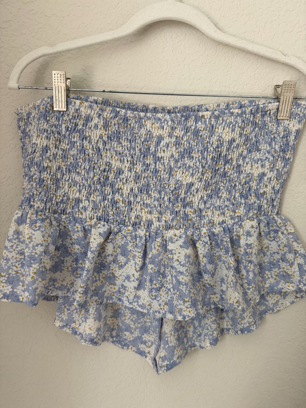 Endless Blu Smocked Floral Tube Top Blue White Ruffle Hem Strapless Size L - Picture 3 of 9